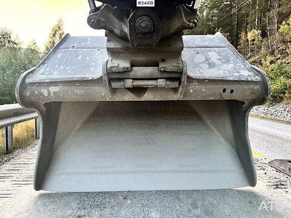Volvo ECR235EL Gravemaskin m/ GPS, Rototilt og 2 skuffer. SE VIDEO 21 of 30