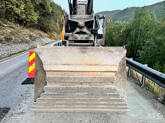 Volvo ECR235EL Gravemaskin m/ GPS, Rototilt og 2 skuffer. SE VIDEO 27 of 30