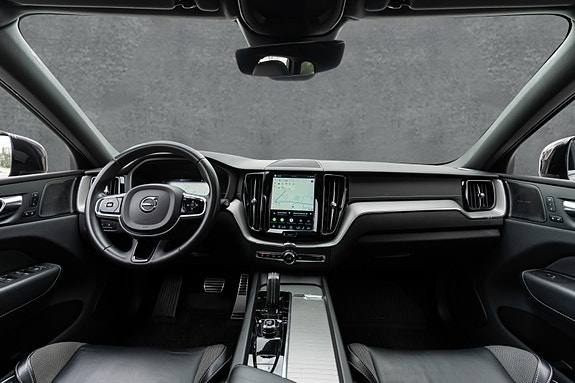 Volvo XC60 14 of 30