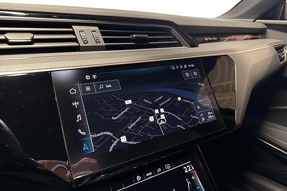 Audi e-tron 11 of 19