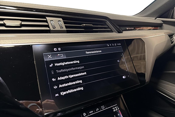 Audi e-tron 12 of 19