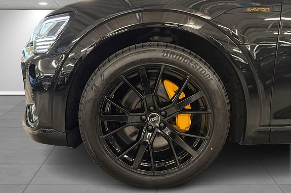 Audi e-tron 19 of 19