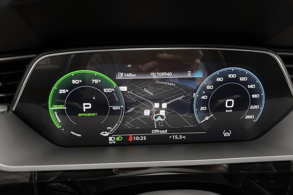 Audi e-tron 9 of 19