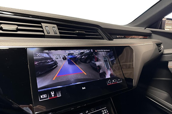 Audi e-tron 10 of 19