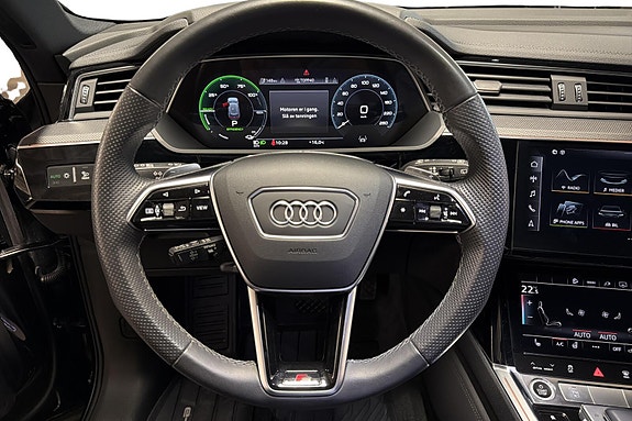 Audi e-tron 16 of 19