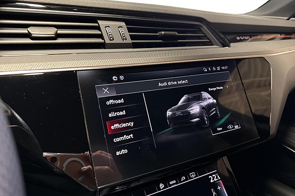 Audi e-tron 13 of 19