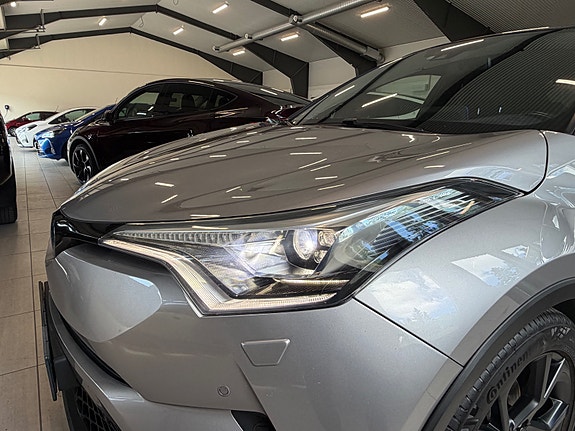 Toyota C-HR 10 of 30