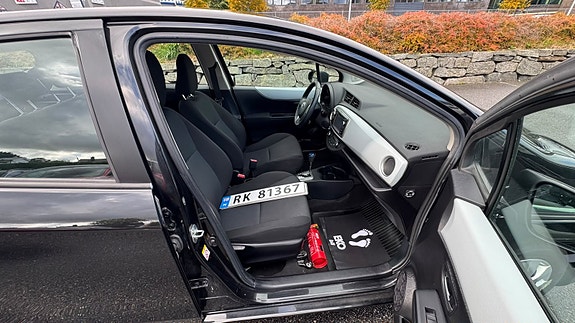 Toyota Yaris 16 of 21