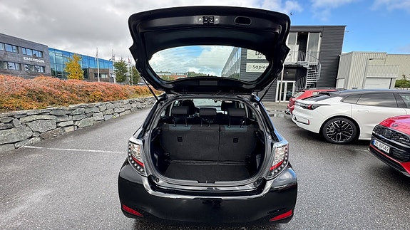 Toyota Yaris 6 of 21