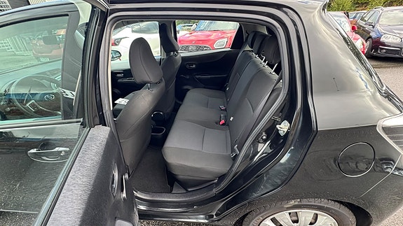 Toyota Yaris 17 of 21