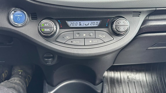 Toyota Yaris 12 of 21