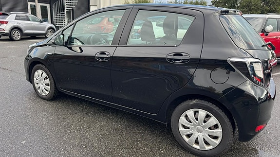 Toyota Yaris 3 of 21