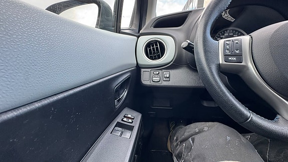 Toyota Yaris 9 of 21