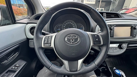 Toyota Yaris 10 of 21