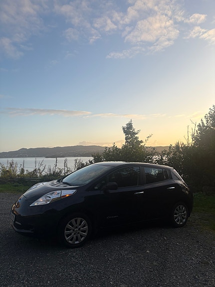 Nissan Leaf 3 of 12