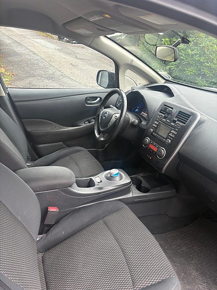 Nissan Leaf 9 of 12