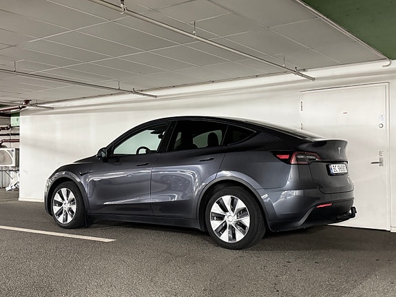 Tesla Model Y 4 of 30