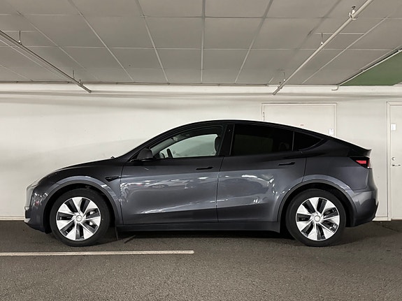 Tesla Model Y 3 of 30