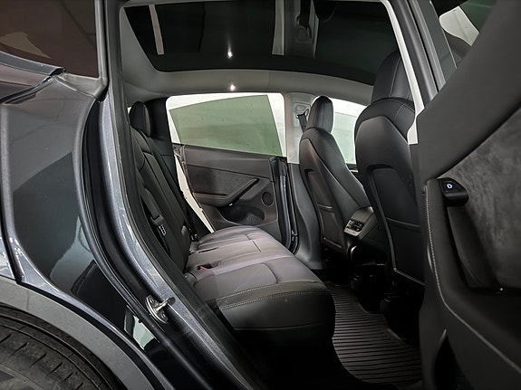 Tesla Model Y 15 of 30
