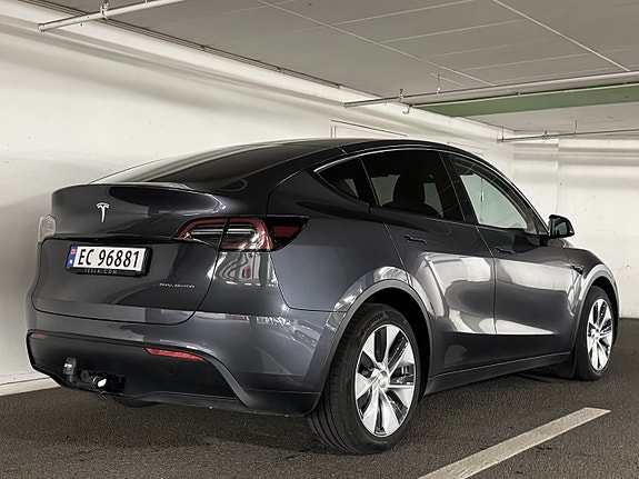 Tesla Model Y 10 of 30