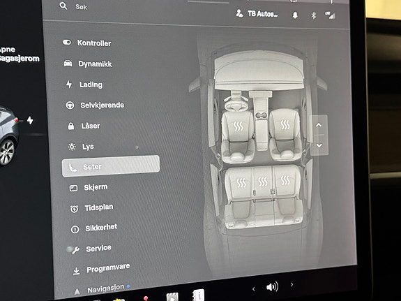 Tesla Model Y 23 of 30