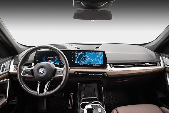BMW iX1 17 of 26