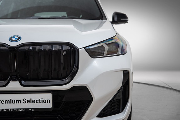 BMW iX1 9 of 26