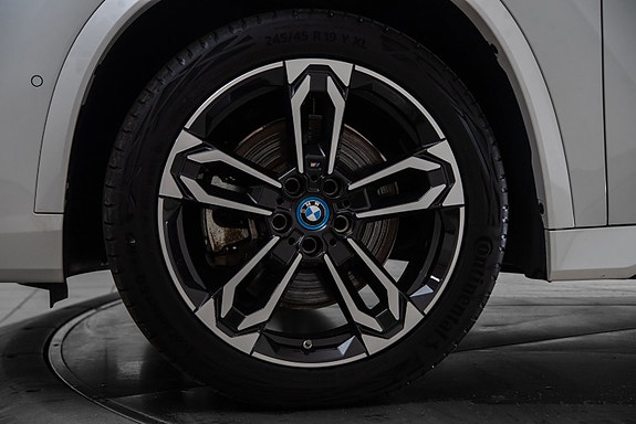BMW iX1 10 of 26