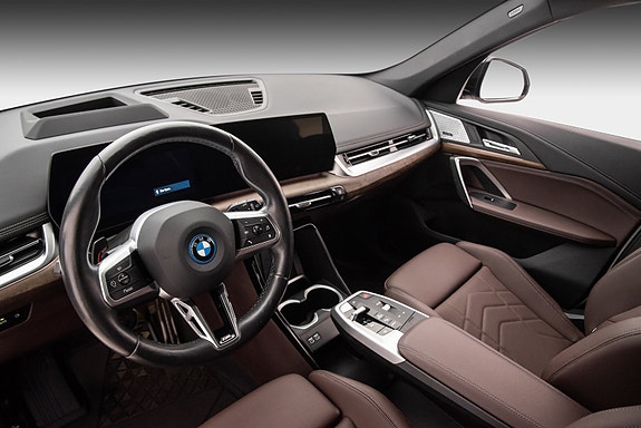 BMW iX1 16 of 26