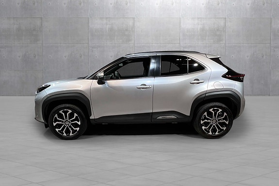 Toyota Yaris Cross 2 of 30