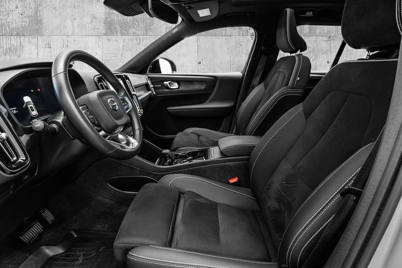 Volvo XC40 10 of 30