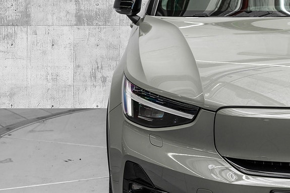 Volvo XC40 4 of 30
