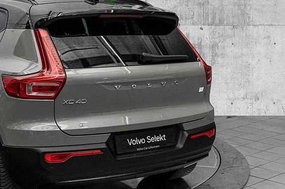 Volvo XC40 6 of 30