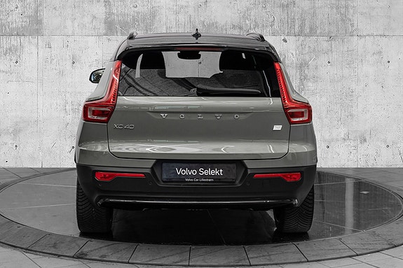 Volvo XC40 7 of 30
