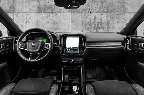 Volvo XC40 14 of 30