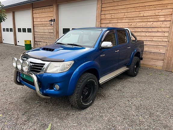 Toyota HiLux 3 of 17
