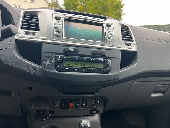 Toyota HiLux 10 of 17