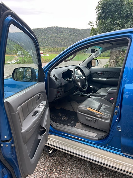 Toyota HiLux 7 of 17