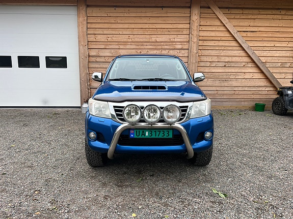 Toyota HiLux 2 of 17