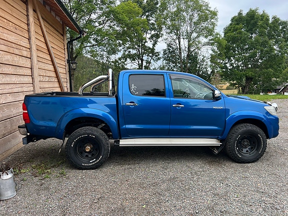 Toyota HiLux 4 of 17