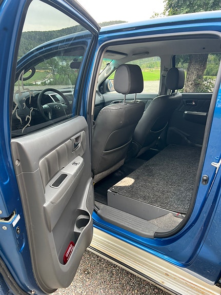 Toyota HiLux 11 of 17