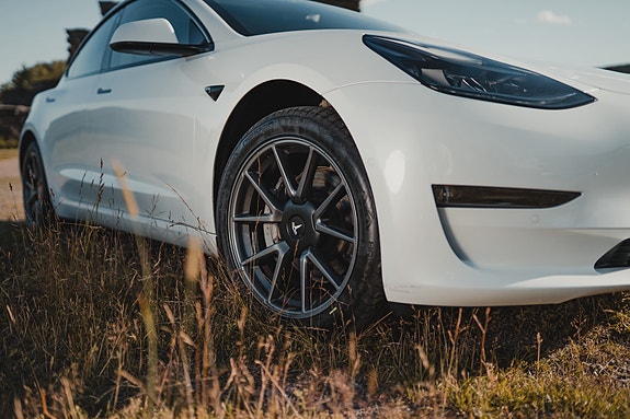 Tesla Model 3 4 of 23