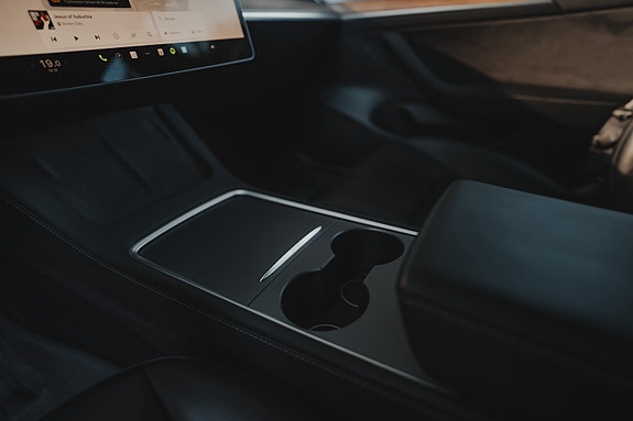 Tesla Model 3 11 of 23