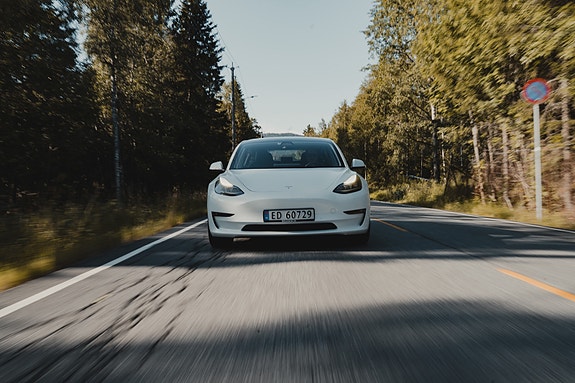 Tesla Model 3 2 of 23