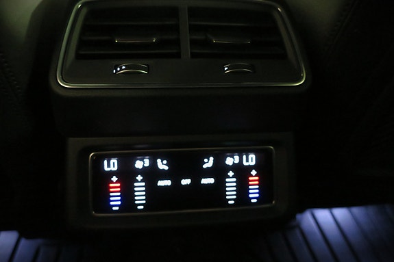 Audi e-tron 12 of 21