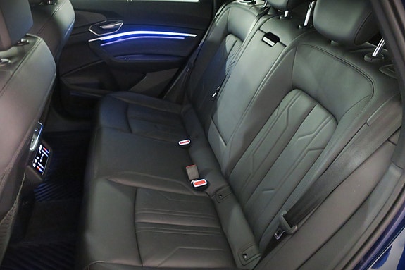 Audi e-tron 11 of 21