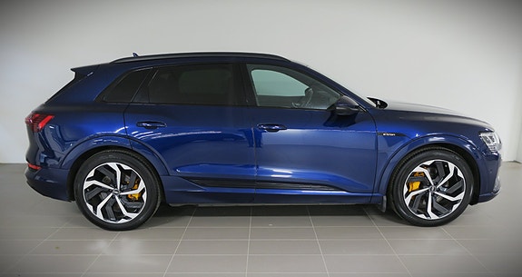 Audi e-tron 4 of 21