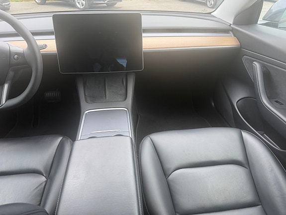 Tesla Model 3 20 of 24