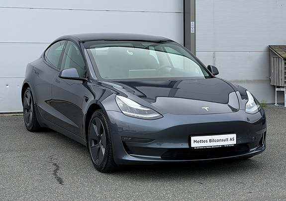 Tesla Model 3 3 of 24