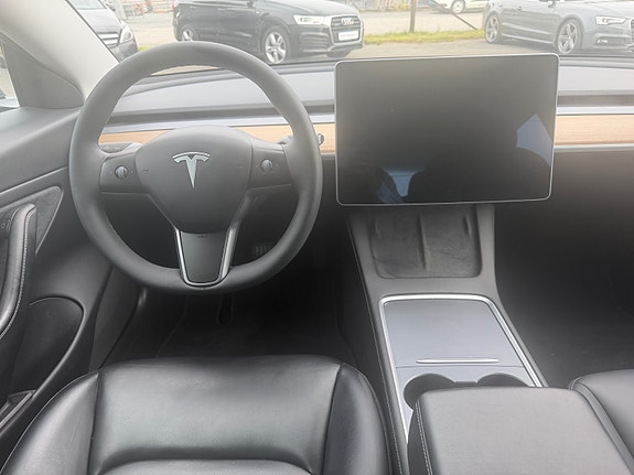 Tesla Model 3 19 of 24